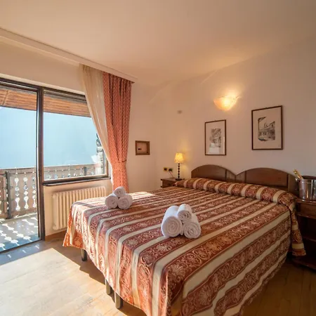 Hg Italia 3* Брюссон